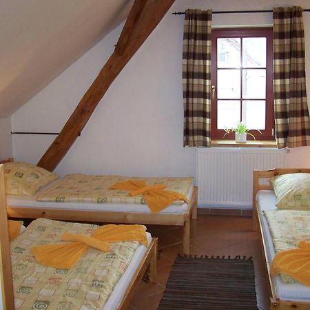 Restaurace A Penzion U Lva Karlštejn Kültér fotó