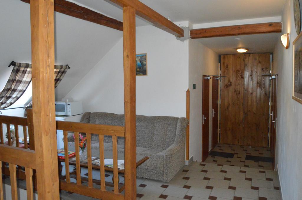 Restaurace A Penzion U Lva Karlštejn Kültér fotó