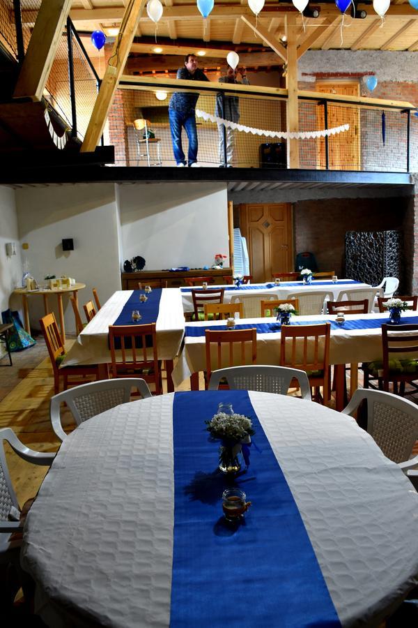 Restaurace A Penzion U Lva Karlštejn Kültér fotó